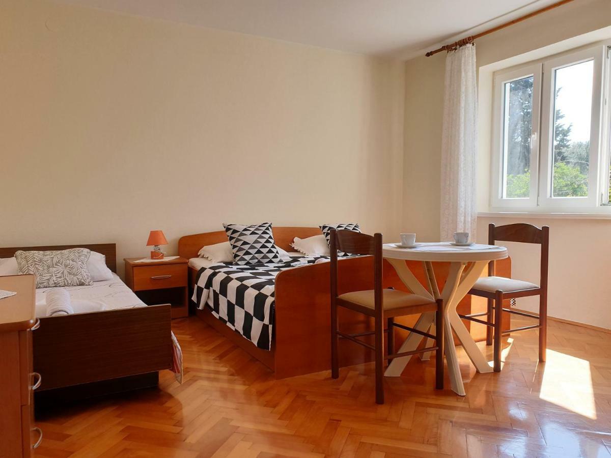 Guest House Miro Novalja Ngoại thất bức ảnh