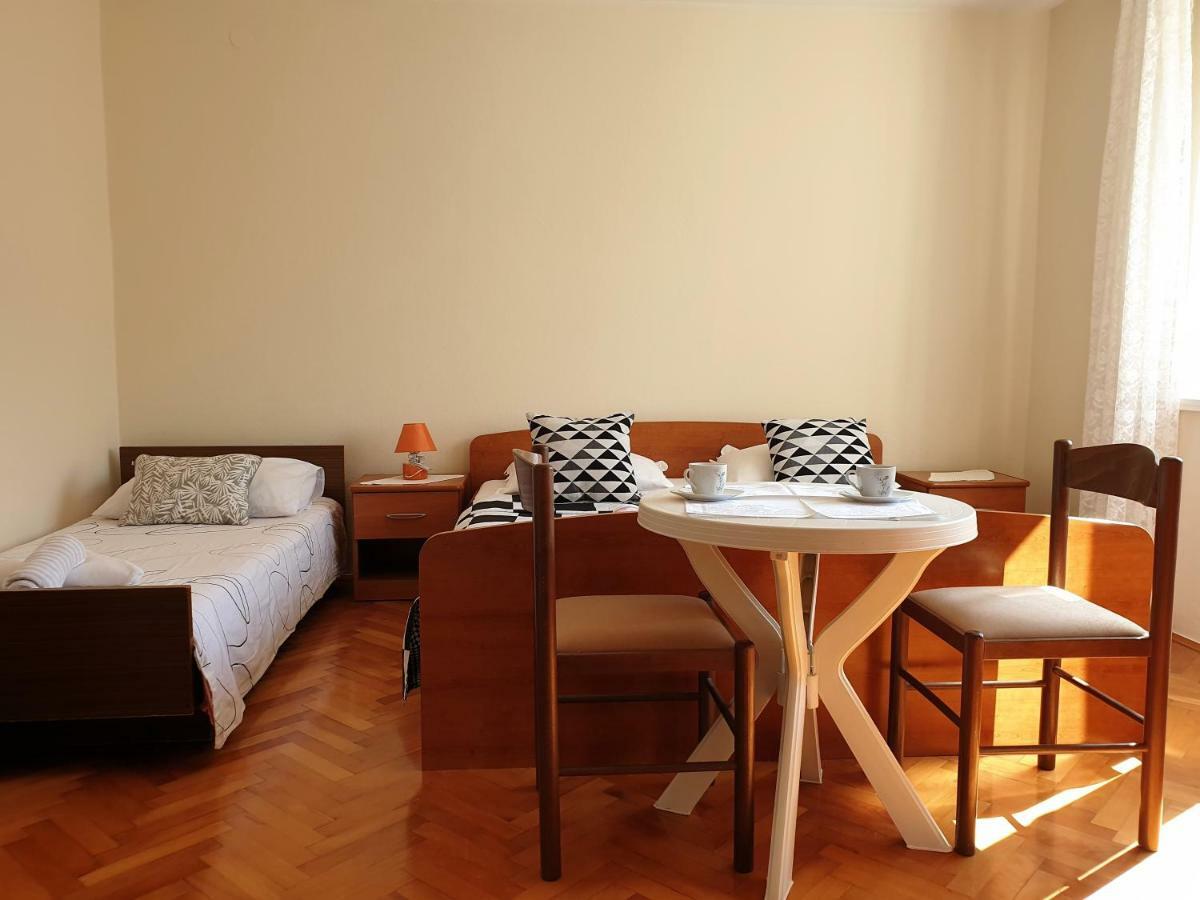 Guest House Miro Novalja Ngoại thất bức ảnh